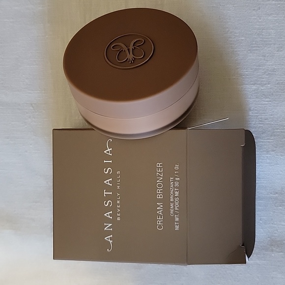 Anastasia Cream Bronzer - Picture 6 of 7